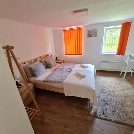 Patakmalom Vendeghaz ホテル Döbrönte