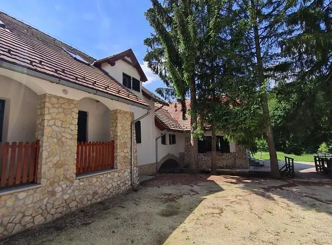 Patakmalom Vendeghaz * Döbrönte